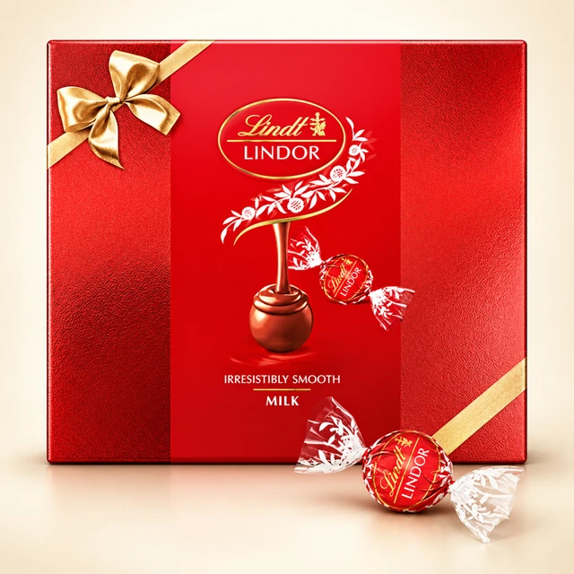 Front packaging of Lindt Lindor Milk Chocolate Gift Pack, 75 g (6 Pieces)