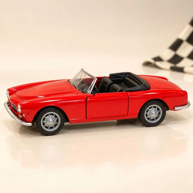 Red Classic Convertible Die-Cast Model Car, 1:32 Scale